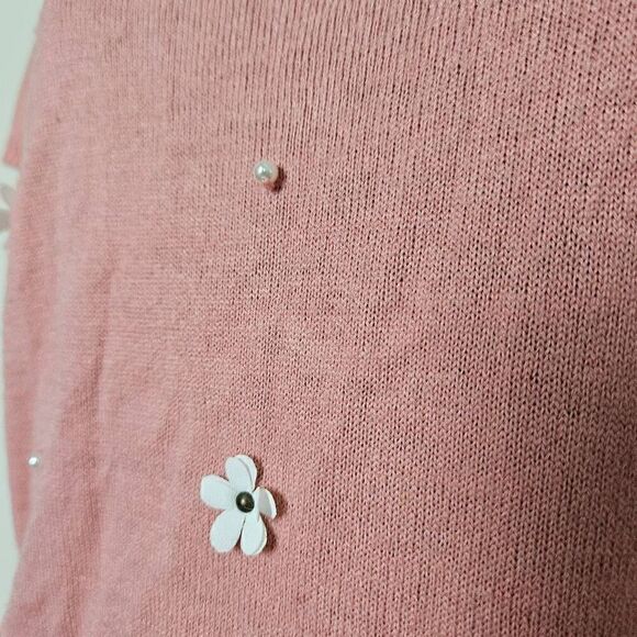 Ingni Short Sleeved Sweater with Floral Applique - Picture 4 of 8